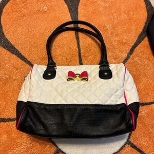 Betsey Johnson white and black quilted bag with bow detail